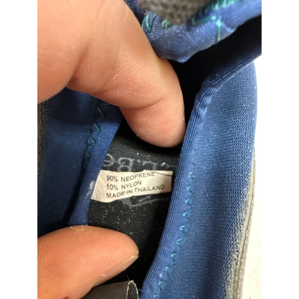 L.L. Bean water shoes size 11 blue‎